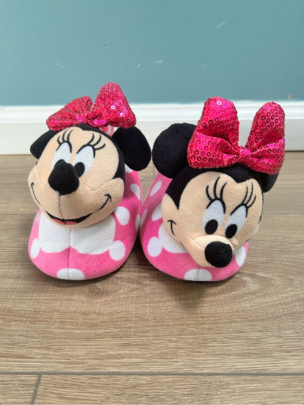 Disney Minnie Mouse Pink Polka Dot Kids Slippers with Sequin Bow